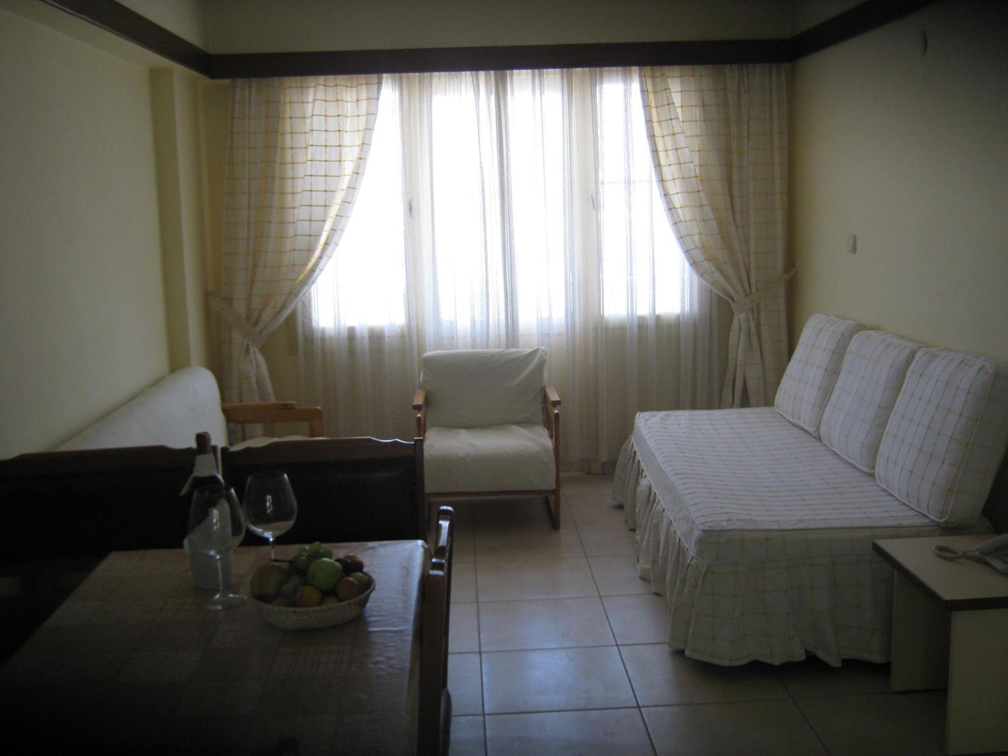 Oya Family Suites Кушадасъ Екстериор снимка