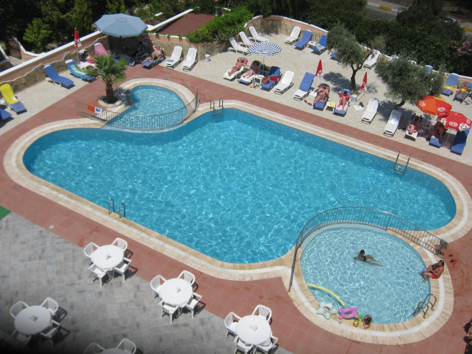 Oya Family Suites Кушадасъ Екстериор снимка