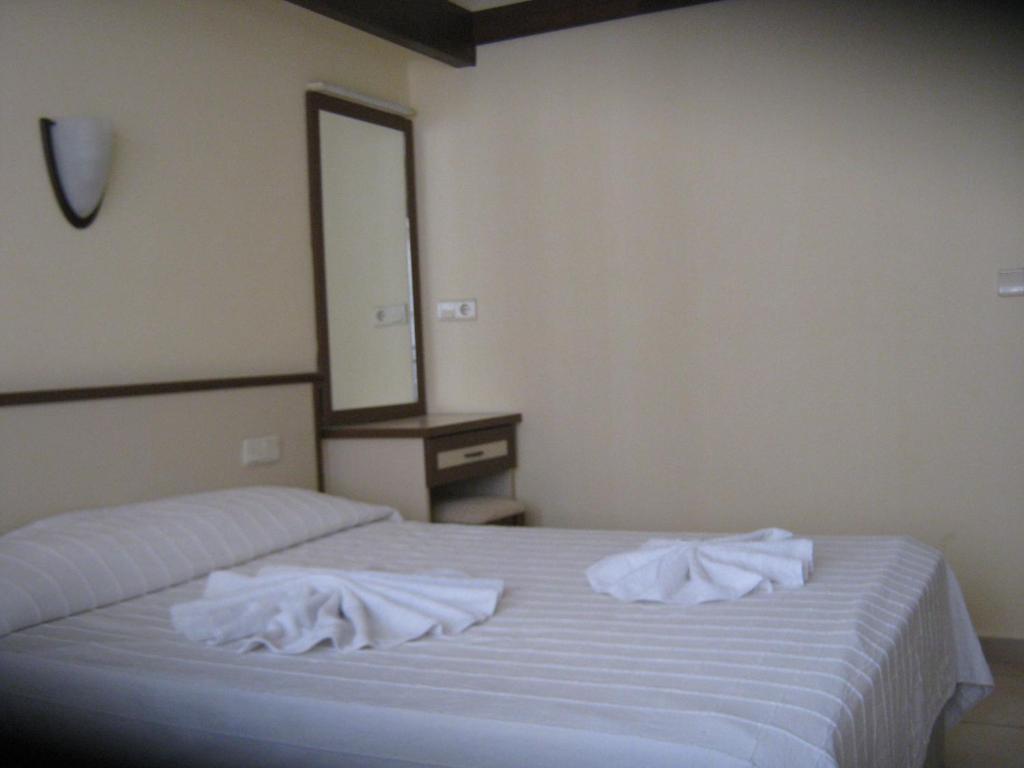 Oya Family Suites Кушадасъ Стая снимка